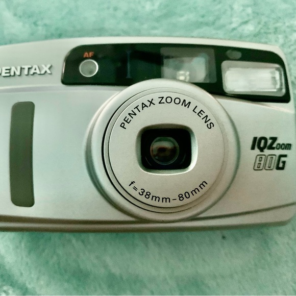 Pentax IQ Zoom 80G Silver Film Camera with Retractable Zoom Lens WORKS!! - Picture 1 of 7